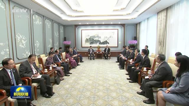 蔡奇会见柬埔寨首相