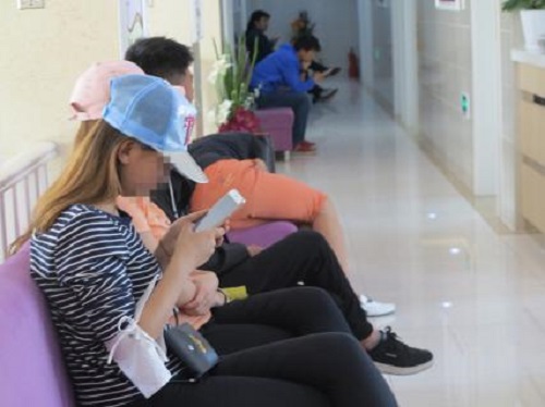 青岛小嫚吃避孕药推迟月经时间只为安心考试 