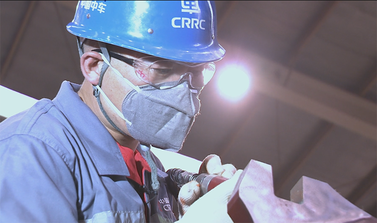 第六届全国道德模范候选人宁允展高铁工匠连续11年无次品纪录