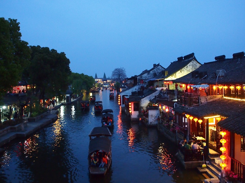 给你推荐几款最适合雨天旅游的景区