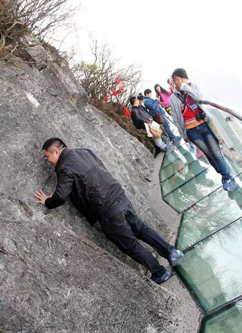 济南建成首条玻璃栈道就在南部山区敢来挑战吗