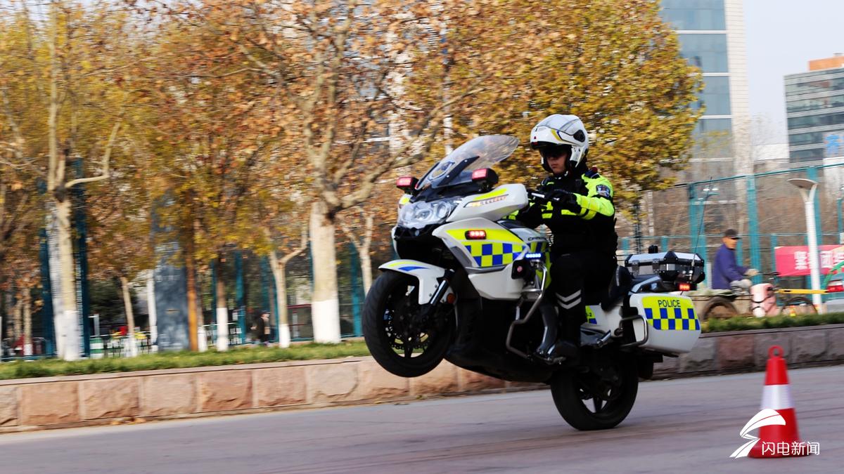 镜头里的济南骑警训练如炫酷大片