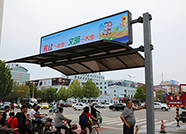 遮陽又防雨，德州這個馬路遮陽棚暖了路人心