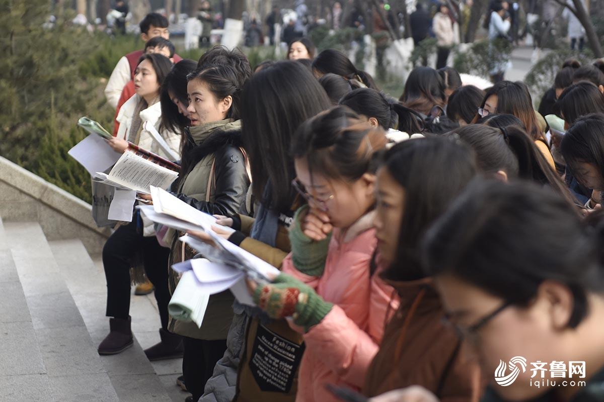 研究生考试男友陪女生成考研大军主流