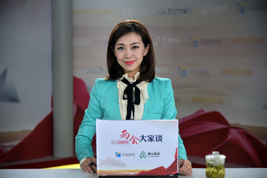 山东广播电视台主持人李丛丛(记者 刘玉良摄) 编者按: 布局2017,直通