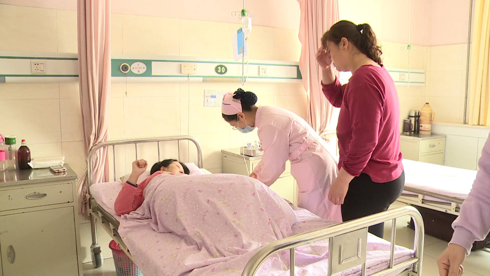 节日里的坚守宁津产科医生的忙碌春节无怨无悔