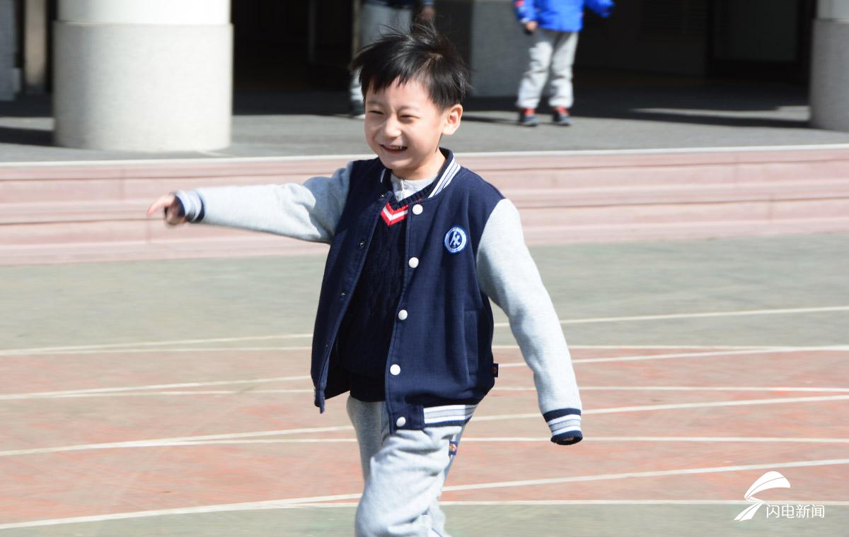 欢笑奔跑大笑济南小学生开学表情包上线