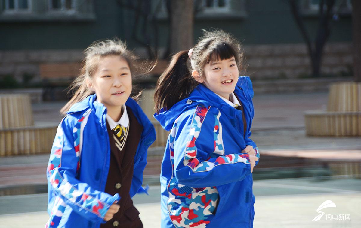 欢笑奔跑大笑济南小学生开学表情包上线