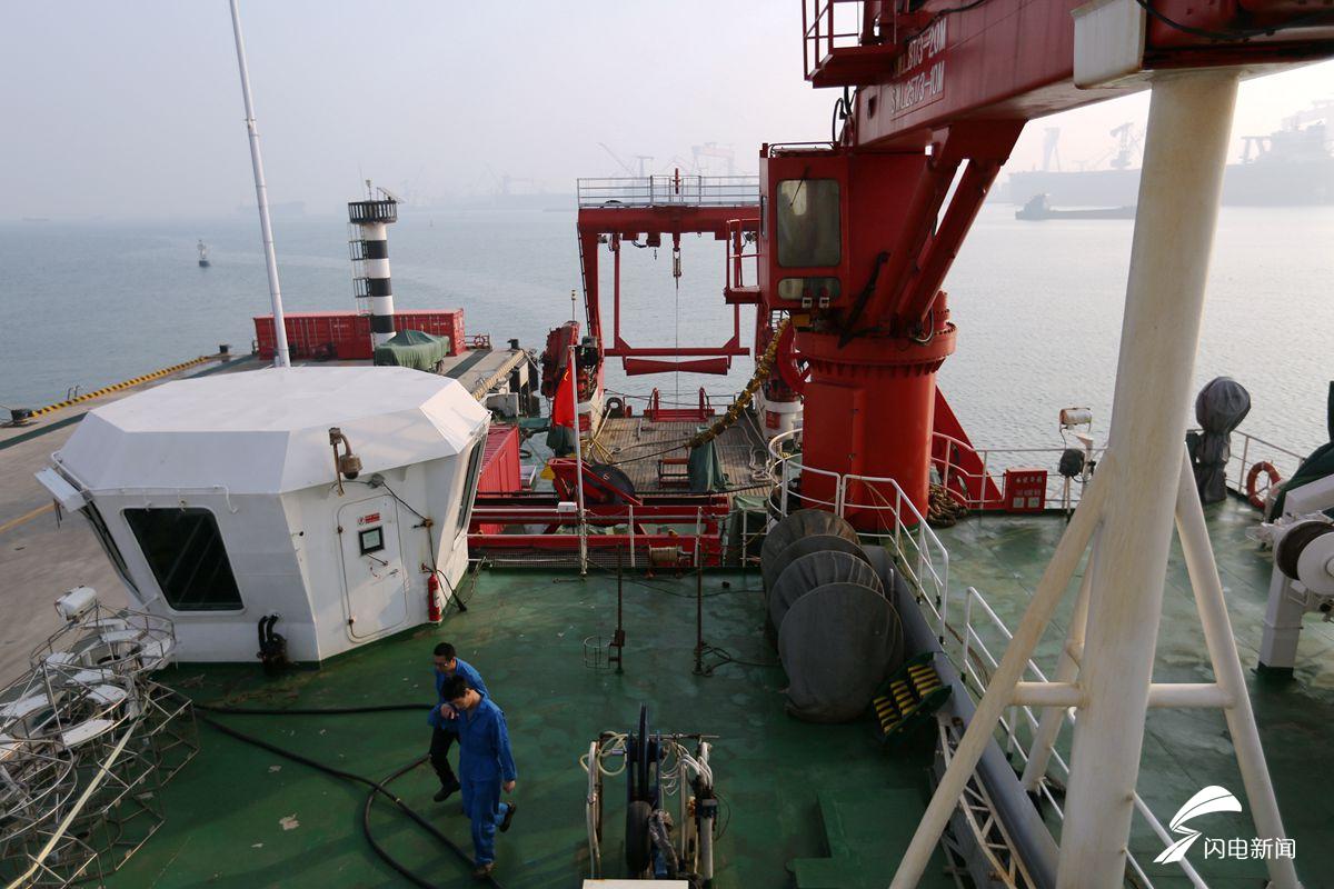 2018年3月10日， “科学”号海洋科学综合考察船沐浴在位于青岛西海岸新区的母港的阳光里,等待新的起航。（张进刚    张嘉奇 摄7）13854260100_副本.jpg