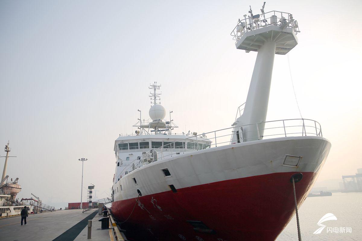 2018年3月10日， “科学”号海洋科学综合考察船沐浴在位于青岛西海岸新区的母港的阳光里,等待新的起航。（张进刚    张嘉奇 摄5） 13854260100_副本.jpg