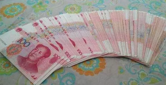 寿光老人路边捡到一袋现金,足足有5万,结果.
