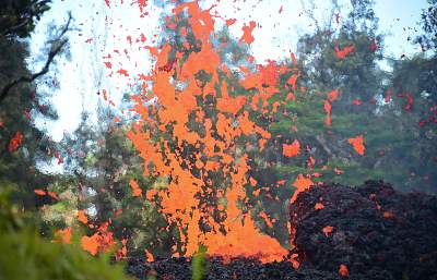 44秒震撼畫面丨夏威夷火山爆發伴隨6.9級地震 萬人受災 