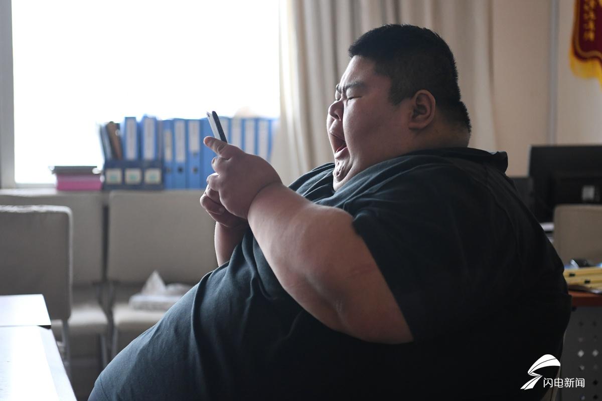 668斤中国第一胖进驻医院手机直播减肥粉丝过百万