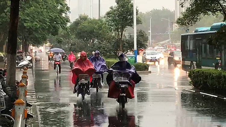 74秒 | 山東迎強(qiáng)降雨 多地積水嚴(yán)重臨時(shí)交通管制