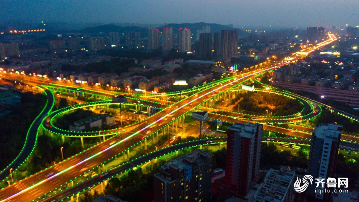 飞吧山东丨鸟瞰腊山立交桥日与夜纵横交错演奏城市交响曲