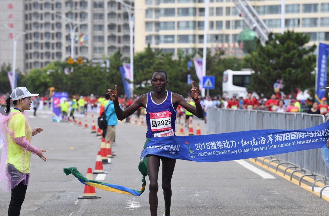 2018海阳国际马拉松男子全程三甲出炉直击冲线瞬间