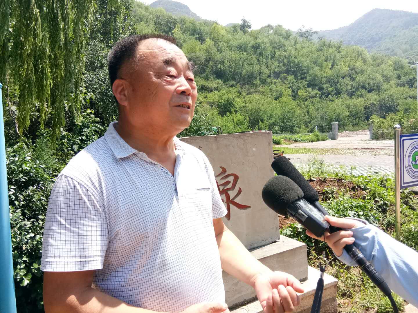 幸福都是奋斗出来的村居书记风采李兴贵生态梦泉的筑梦者村民致富的