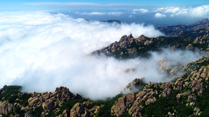 组图:云海翻腾 七月的青岛崂山巨峰美醉了