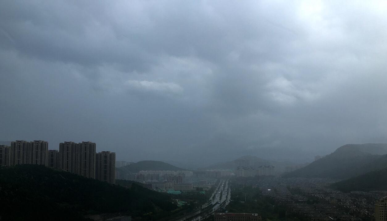 黑云压城,妖风,大雨 8级大风再袭济南!今起连续三天有雨
