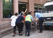 中年男子突發疾病 濱州交警緊急護送就醫