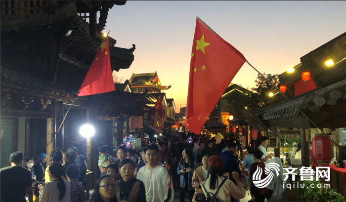 各景区组织了一百余项节庆活动,邀请四方宾朋共度国庆