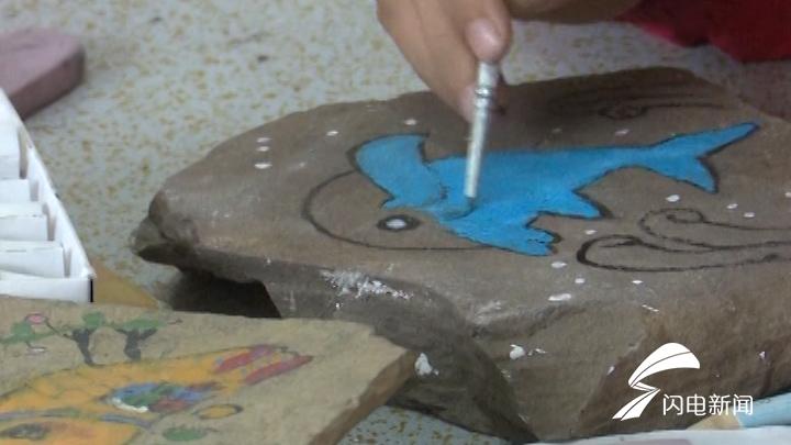 以石当纸 点石成画 让孩子感受石头画的独特魅力.00_00_14_06.静止007.jpg