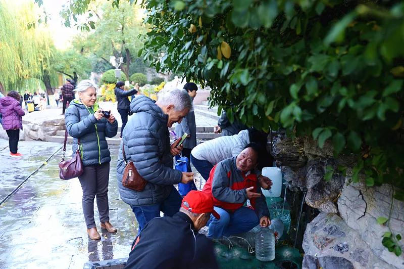 中俄紅色旅游合作交流踏線采風團抵達濟南，點贊泉水文化