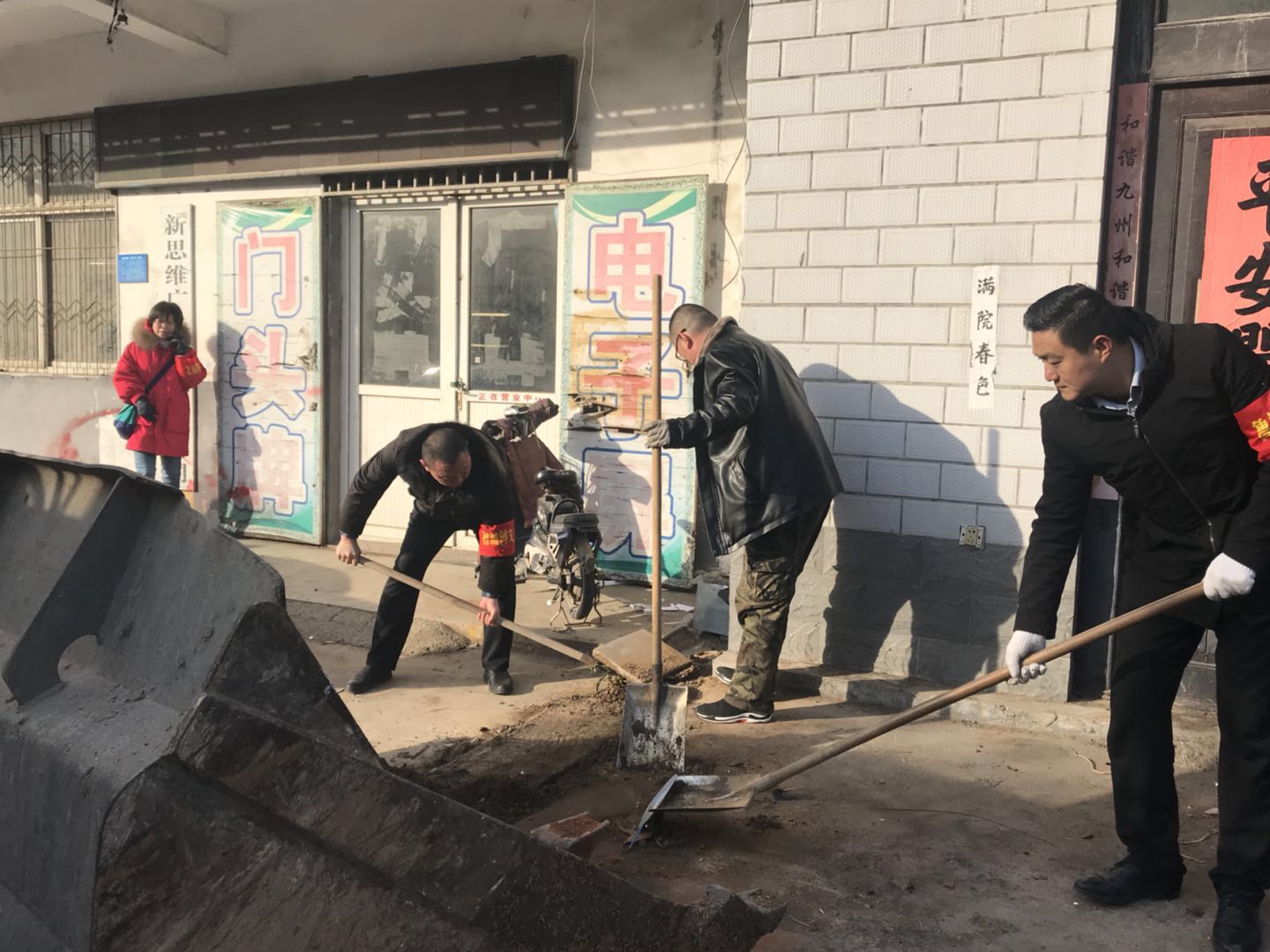 曲阜市鲁城街道苗孔社区整治苗孔大街提升路域形象