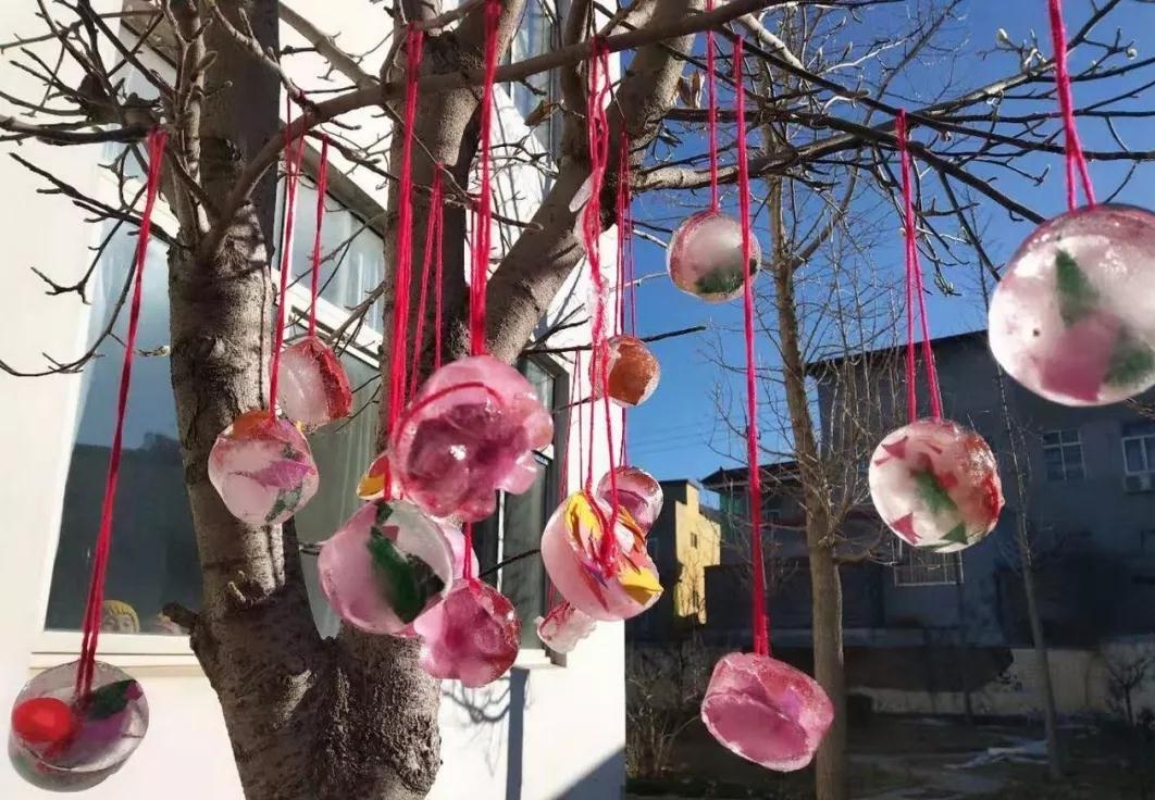 青州王府街道刘井幼儿园开展冻冰花师生制作活动