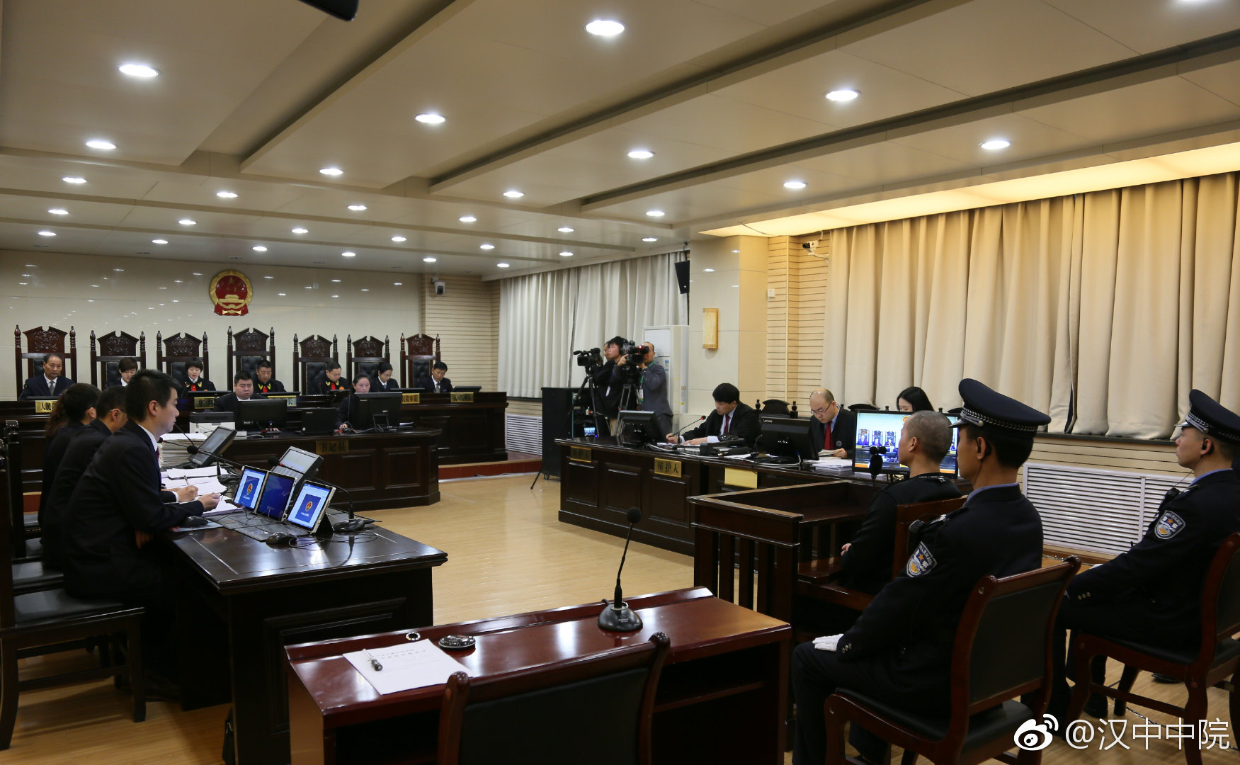 庭审纪实2016图片