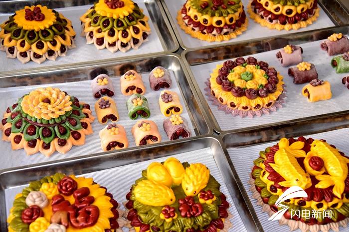 40秒丨蒸花糕迎新年聊城这对婆媳自创多彩果蔬花糕