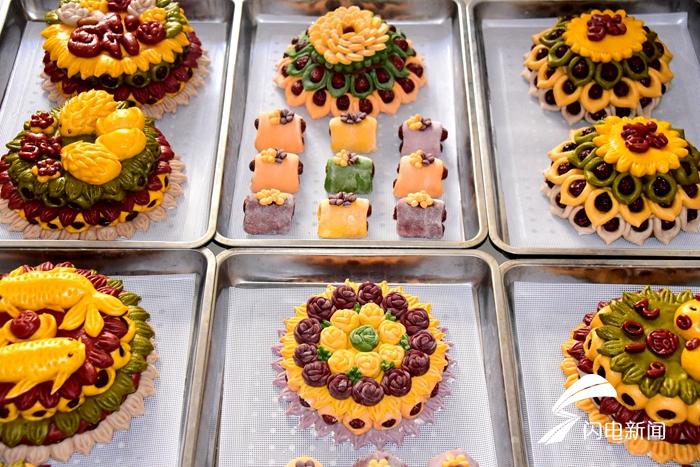 40秒丨蒸花糕迎新年聊城这对婆媳自创多彩果蔬花糕