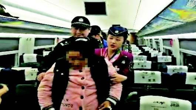 熊貓血孕婦列車上破了羊水 乘務(wù)人員協(xié)助轉(zhuǎn)院
