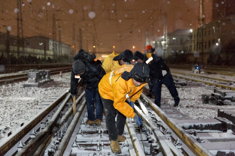 藝考客流與返程客流疊加 鐵路部門積極應對雨雪天氣