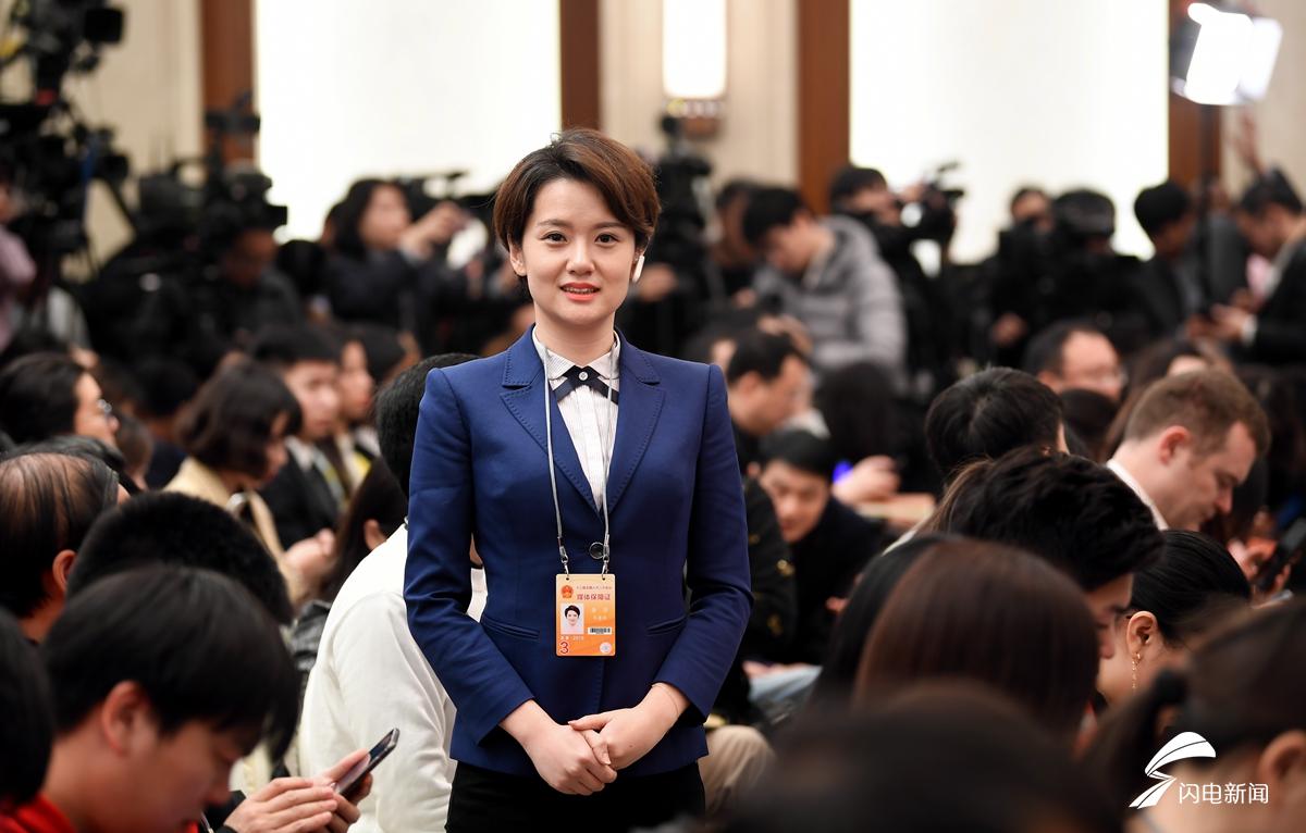 现场图集丨媒体记者"长枪短炮"聚焦人大首场新闻发布会