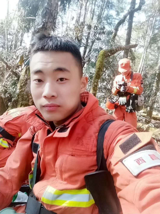 临沂籍凉山救火牺牲消防员张帅:入伍通知还摆在父亲床头