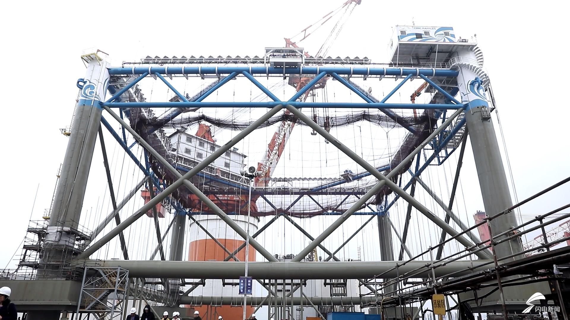 国内首座深远海智能化坐底式网箱在山东烟台交付