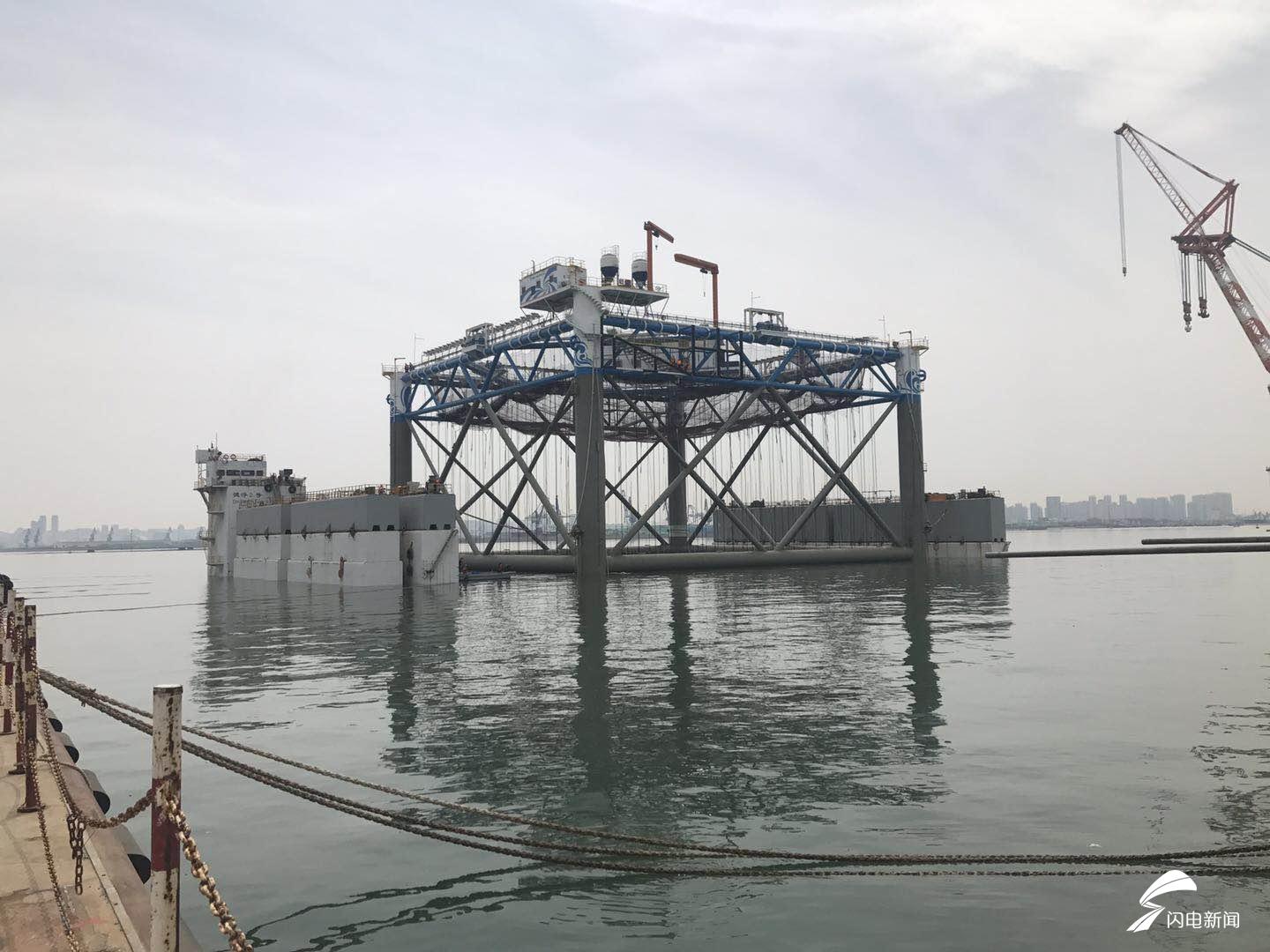 国内首座深远海智能化坐底式网箱完成水下倾斜试验每年能养1000吨鱼