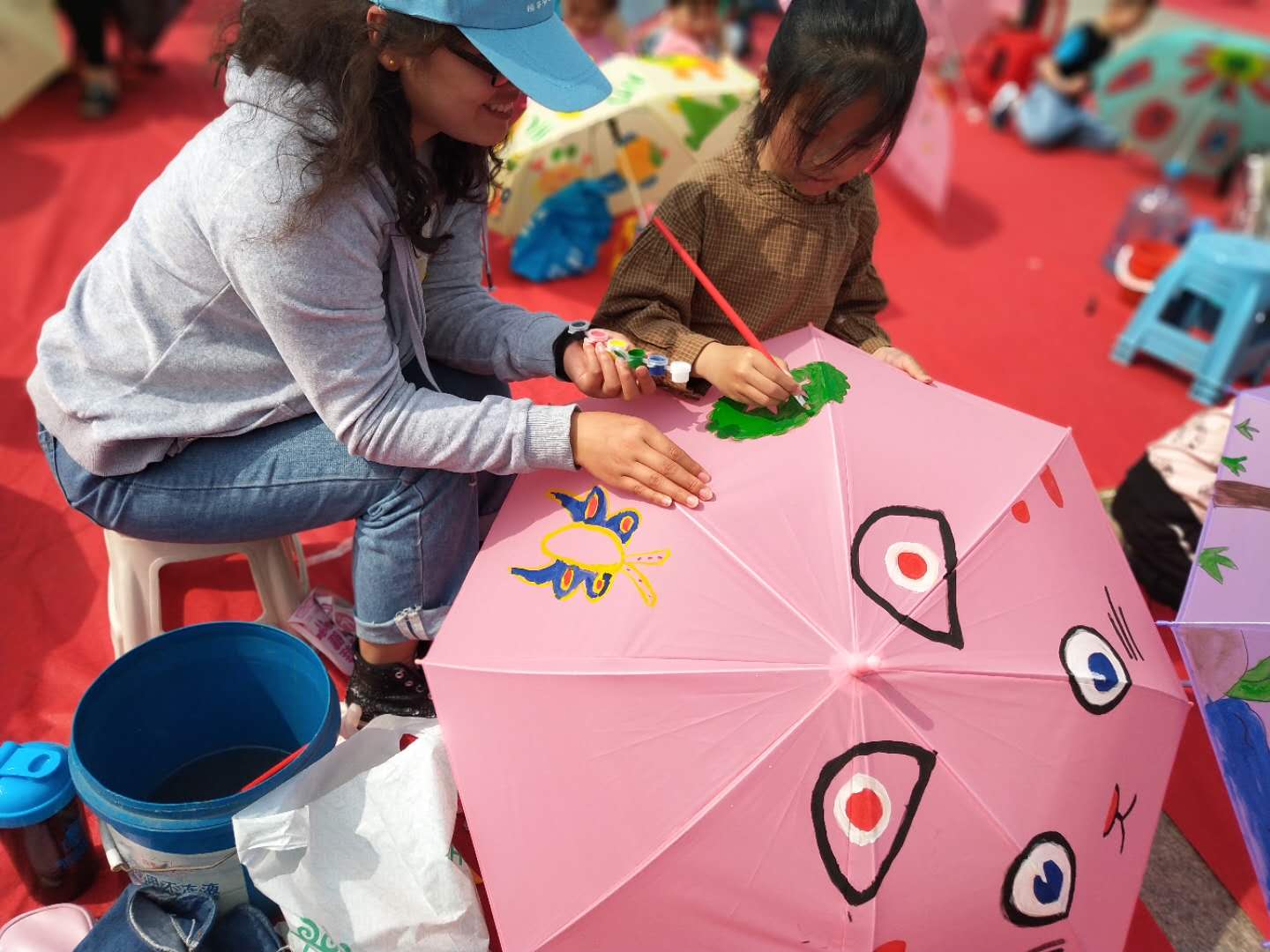 温情五月天 乐陵市图书馆开展雨伞diy活动感恩母亲