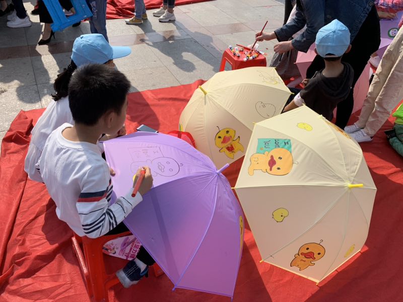 温情五月天 乐陵市图书馆开展雨伞diy活动感恩母亲