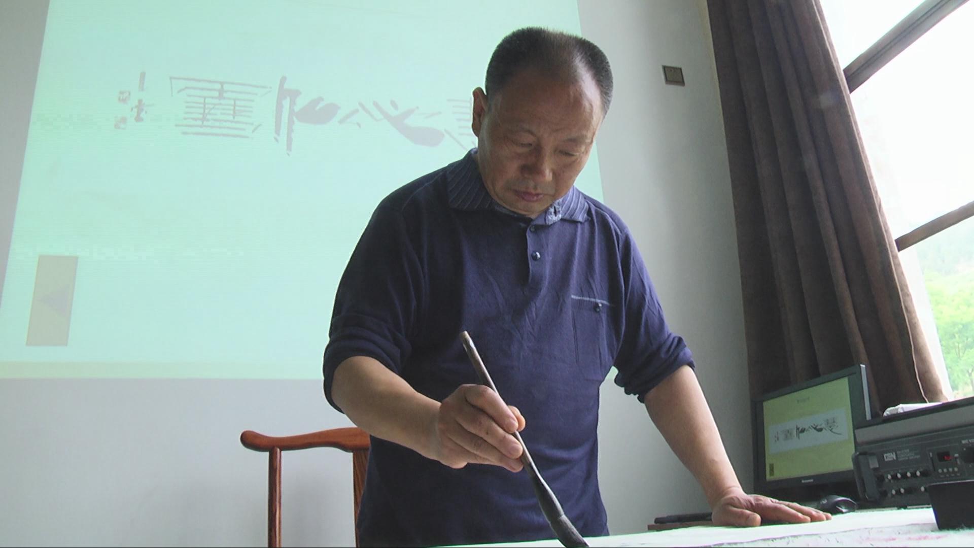 青州书法家张明堂和他的铁笔隶书