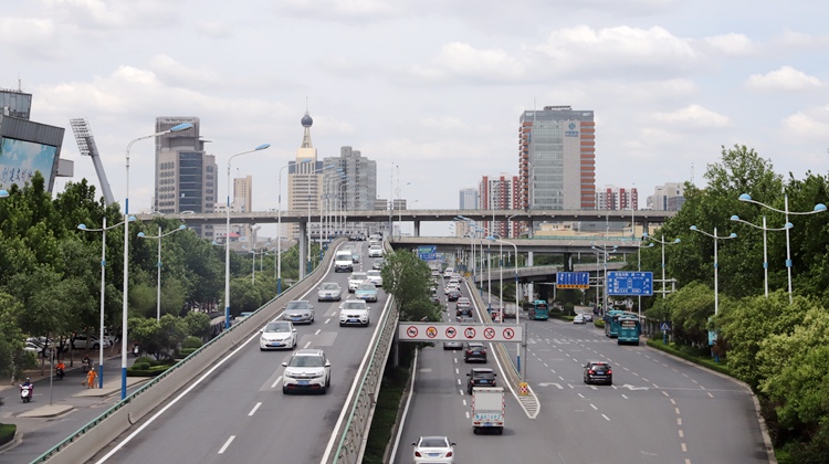 道路千萬條安全第一條 這份夏季安全行車指南請(qǐng)務(wù)必查看