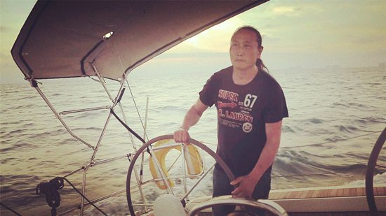 五洲四海山东人世界海洋日看航海家翟墨穿行海上的故事