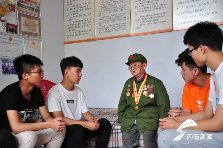 88秒丨吹口琴唱红歌写回忆录听德州抗战老兵讲述红色故事