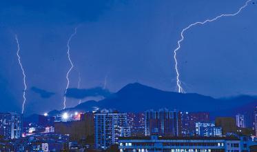 海麗氣象吧丨一大波雷雨正在路上，下班快回家！山東繼續發布雷電預警