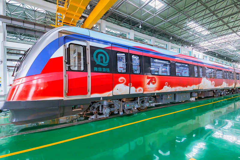 47秒丨有颜值有内涵全国首辆庆祝新中国成立70周年主题列车在青岛上线