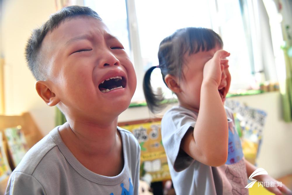 哇声一片的幼儿园萌娃第一天上学表情包亮了