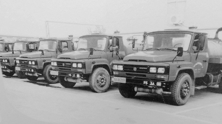 1.曾经的吸粪车_副本.jpg