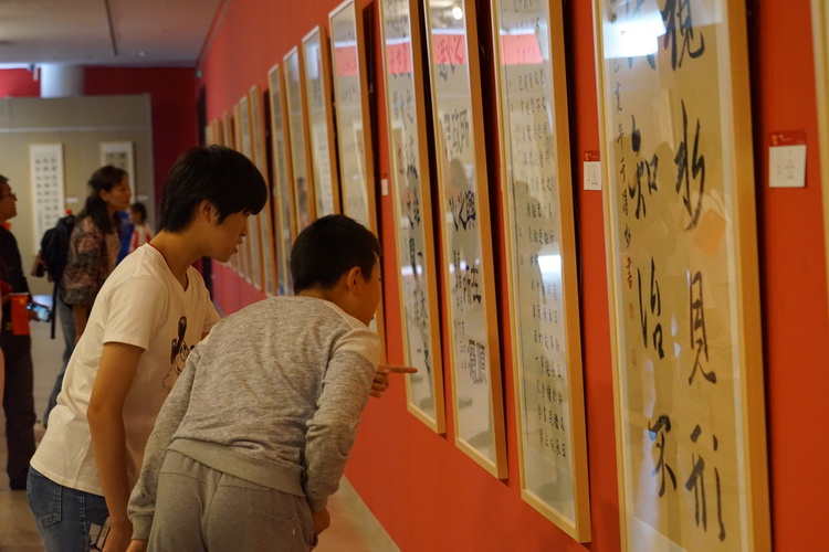 韵平语近人喜迎新中国成立70周年山东省青少年优秀书法作品展盛大开幕