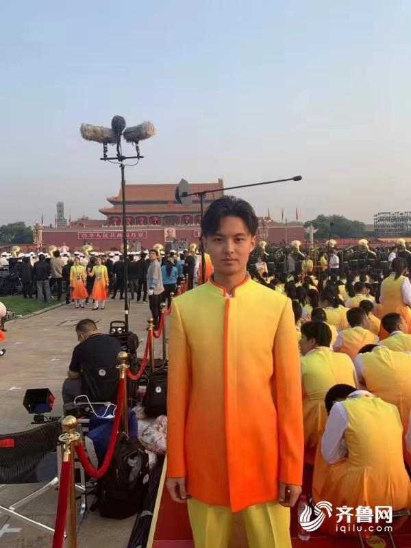 在天安門前.jpg